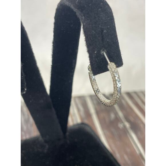 Small Vintage Silver Hoop Earrings - Picture 4 of 4